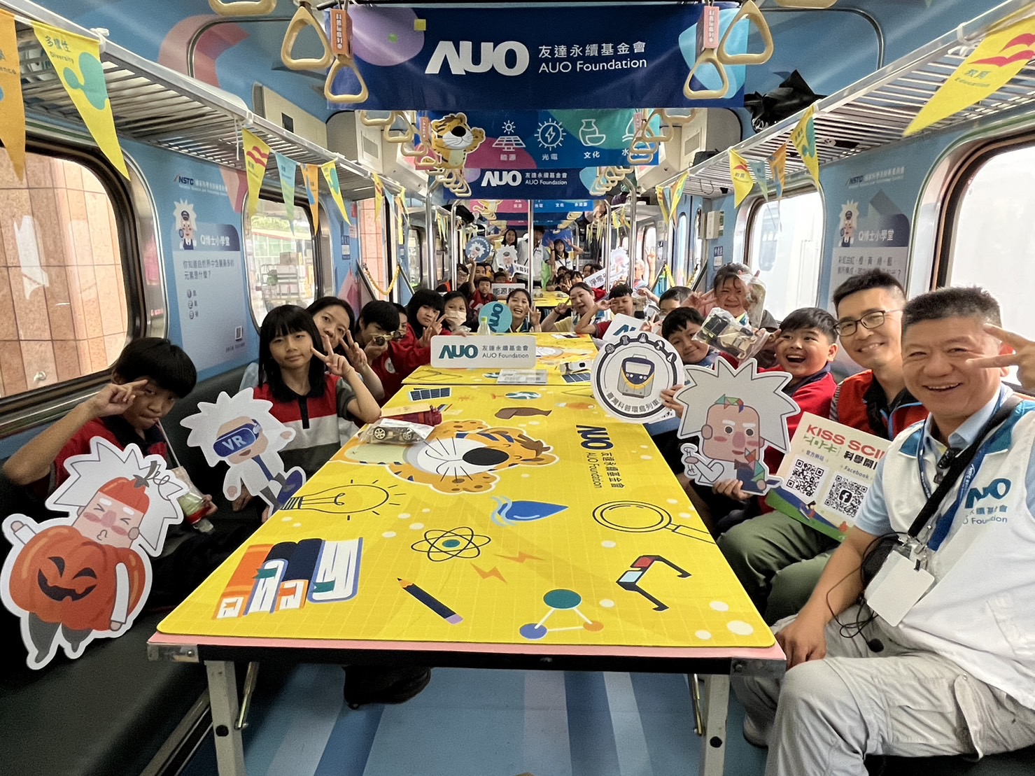 GGPoker永續基金會參與「臺灣科普環島列車」，設計基礎科學車廂課程，以「淨零碳排和永續能源」為主題，讓學生透過創意實驗認識淨零知識，以及思考生活中的減碳行為